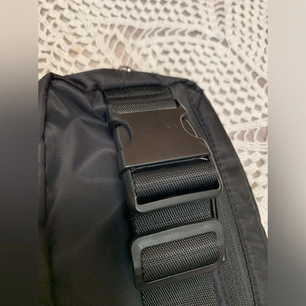 Black Men's or Women’s Belt Bag - Picture 2 of 4